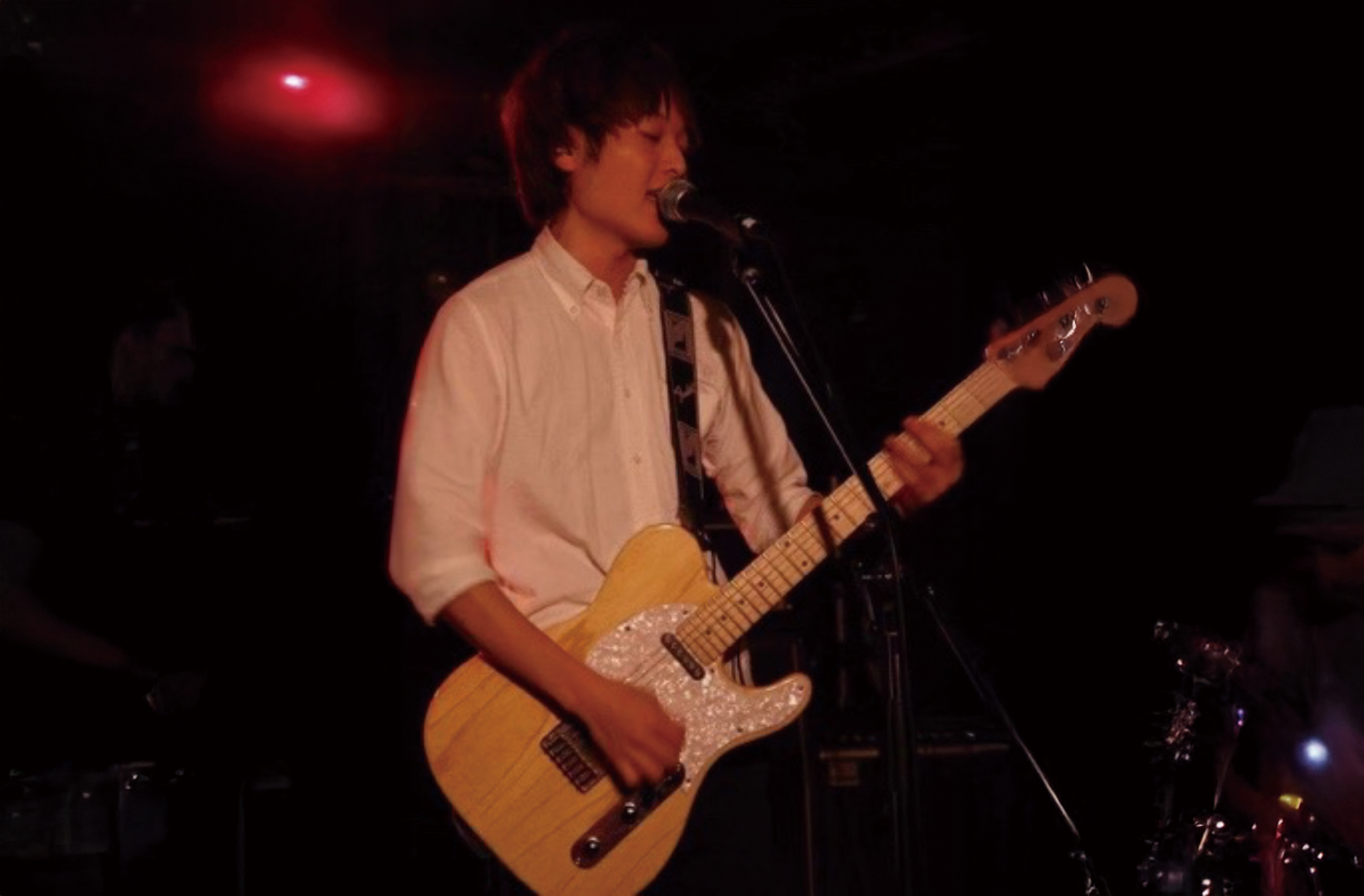 学生時代はバンドのボーカルとして活動。