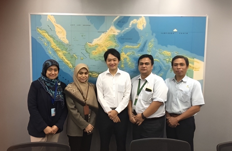 JFEスチール在職中、インドネシア支社で国際ビジネスを経験。